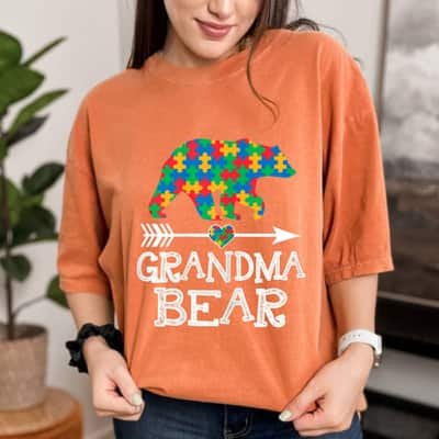 Womens Grandma Bear Autism Family Grandma Autism Awareness T-Shirt