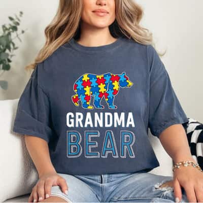 Grandma Bear World Autism Awareness Day Family Puzzle Piece T-Shirt