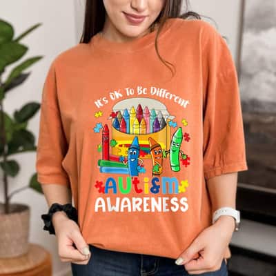 It's Ok To Be Different Cute Crayon Autism Awareness Gifts T-Shirt