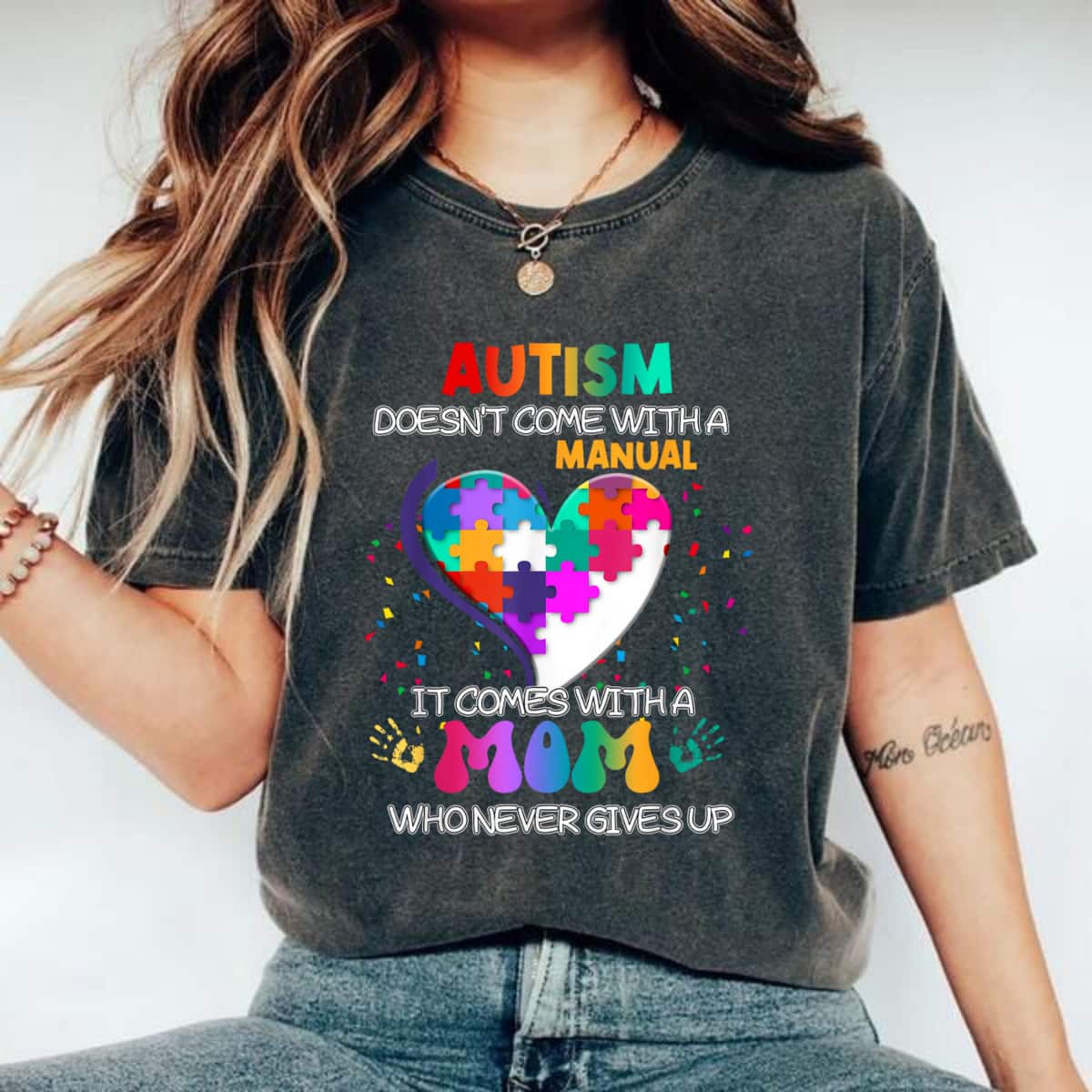 Autism Doesn't Come With A Manual It Comes With A Mom Autism Awareness T-Shirt Autism Doesn't Come With A Manual It Comes With A Mom Autism Awareness T-Shirt